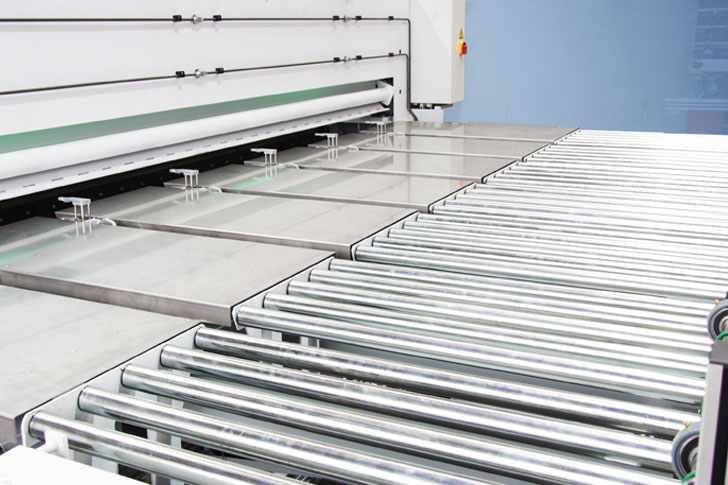 Rollenschnitt mit dem Rollenschneider Josting SC Entnahmestation